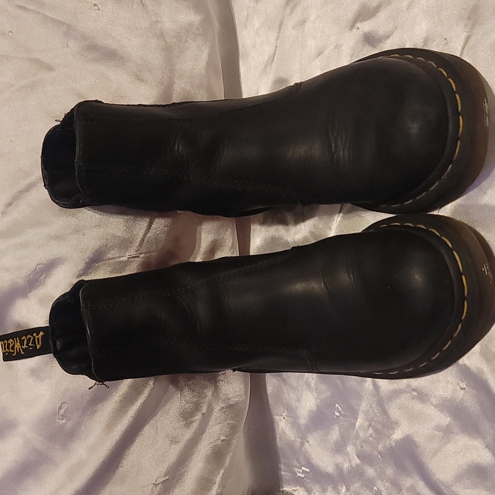 Dr. Martens Cadence Chelsea boot